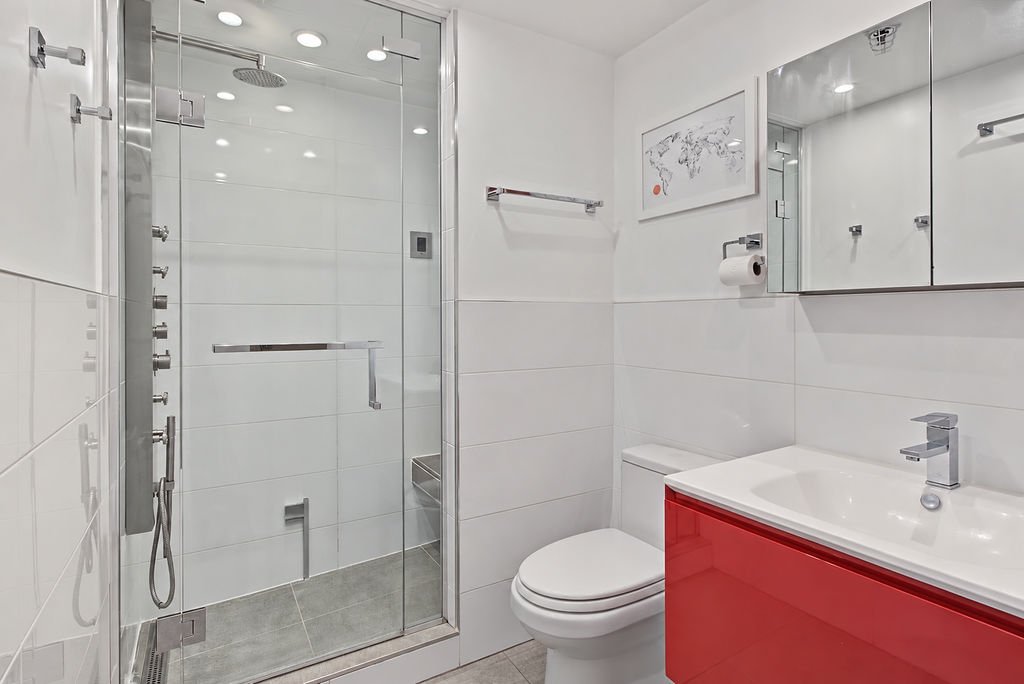 Salle de bains – 2801, Rue du Centre, app. 214