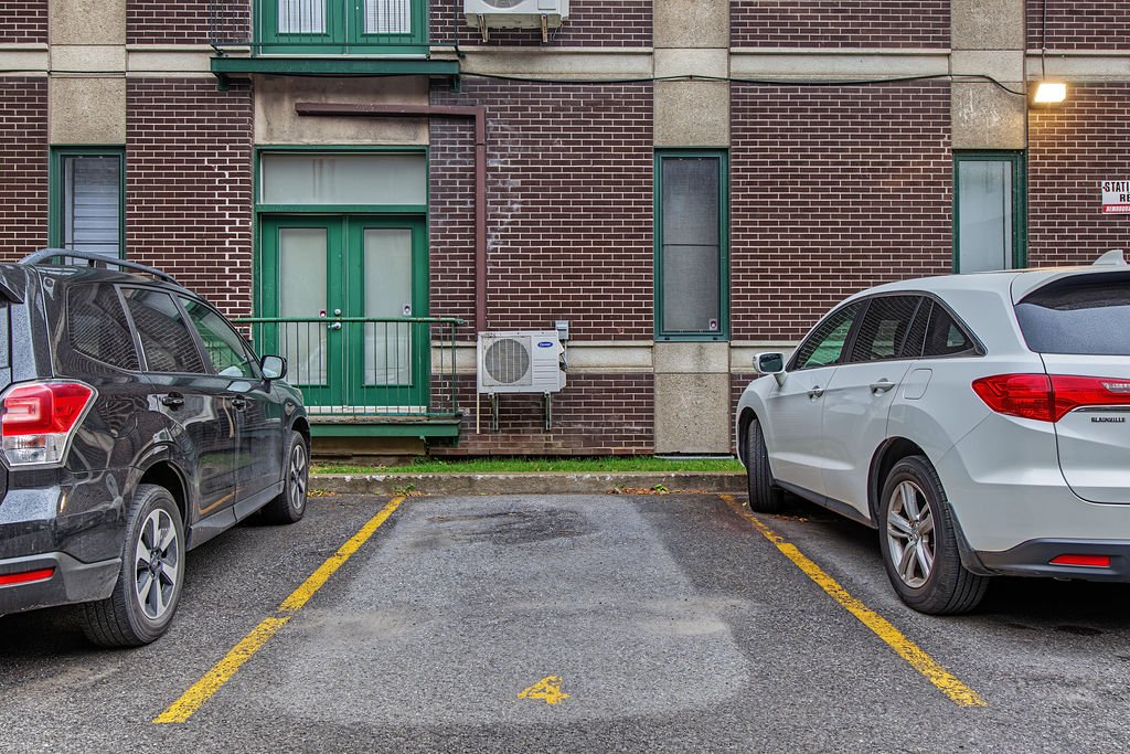 Stationnement – 2801, Rue du Centre, app. 214