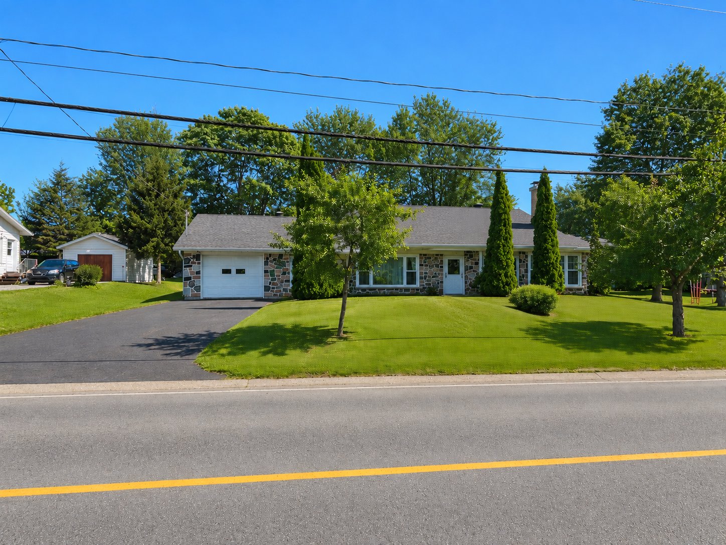 734 Ch. Ozias-Leduc, Mont-Saint-Hilaire, QC, J3H2N1