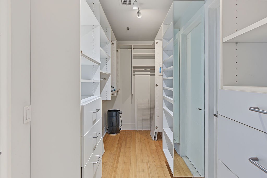 Penderie (Walk-in) – 4200, Rue St-Ambroise, app. 607