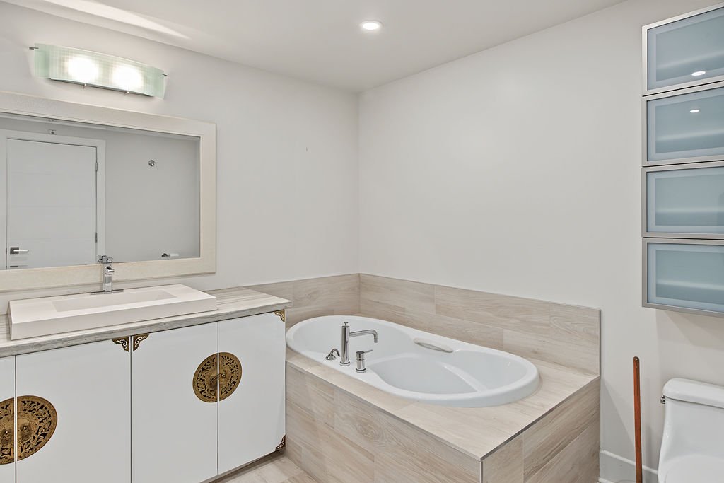 Salle de bains attenante à la CCP – 4200, Rue St-Ambroise, app. 607