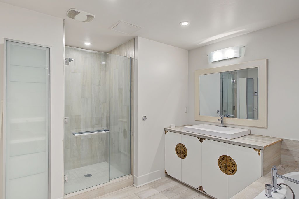 Salle de bains attenante à la CCP – 4200, Rue St-Ambroise, app. 607