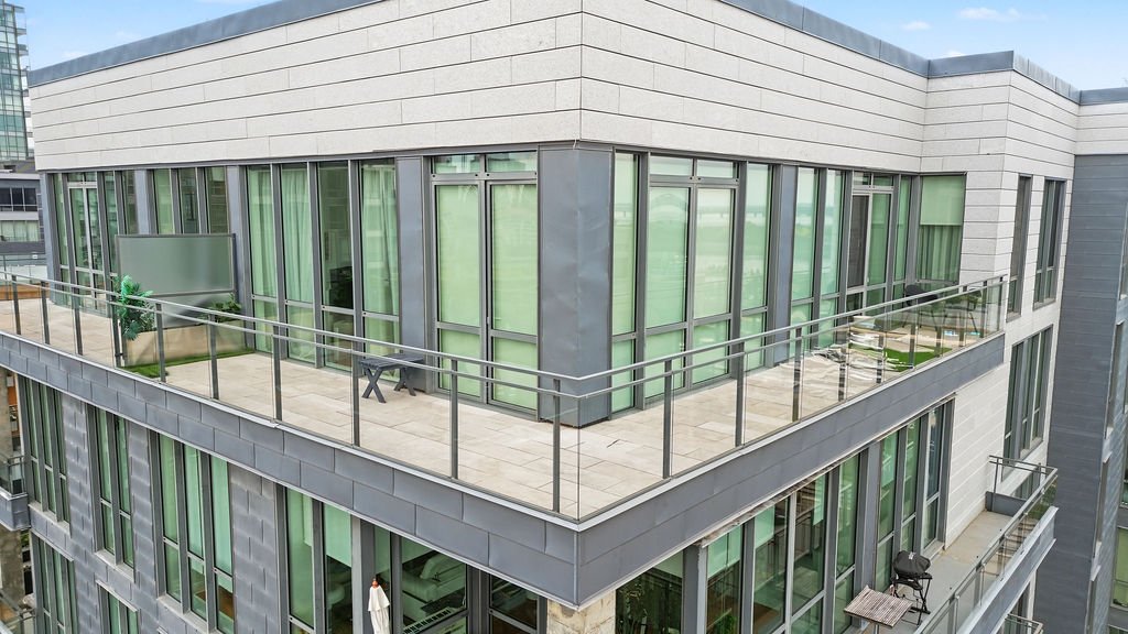 Balcon – 801, Rue de la Commune E., app. 901