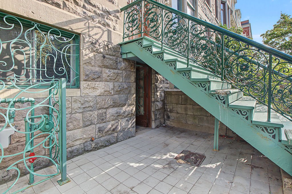 Entrée extérieure – 920Z-922Z, Rue Cherrier