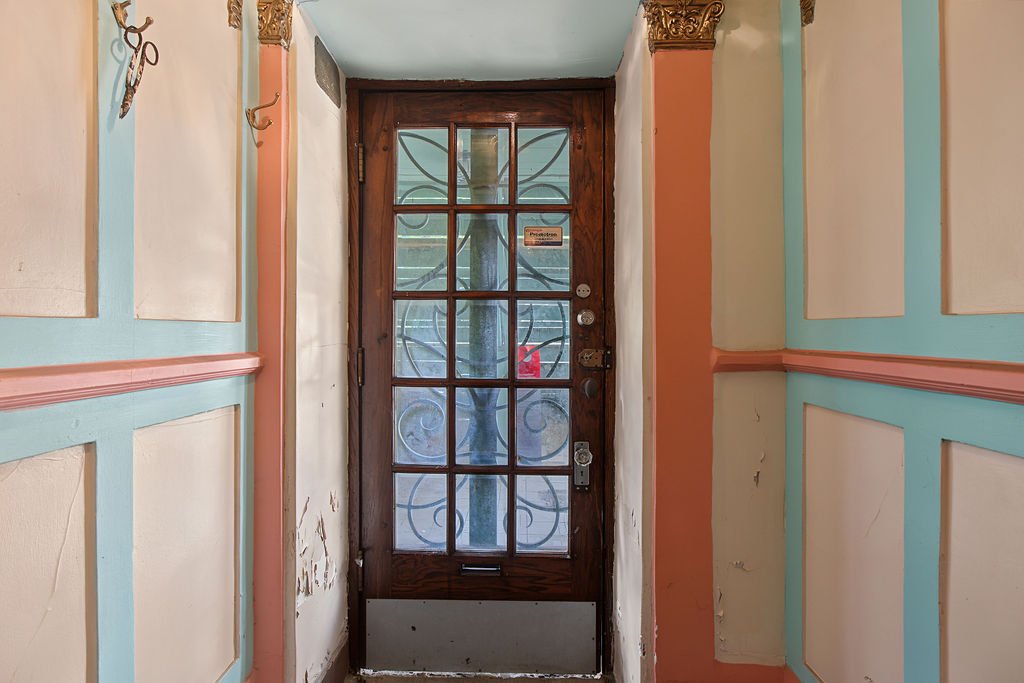 Hall d'entrée/Vestibule – 920Z-922Z, Rue Cherrier