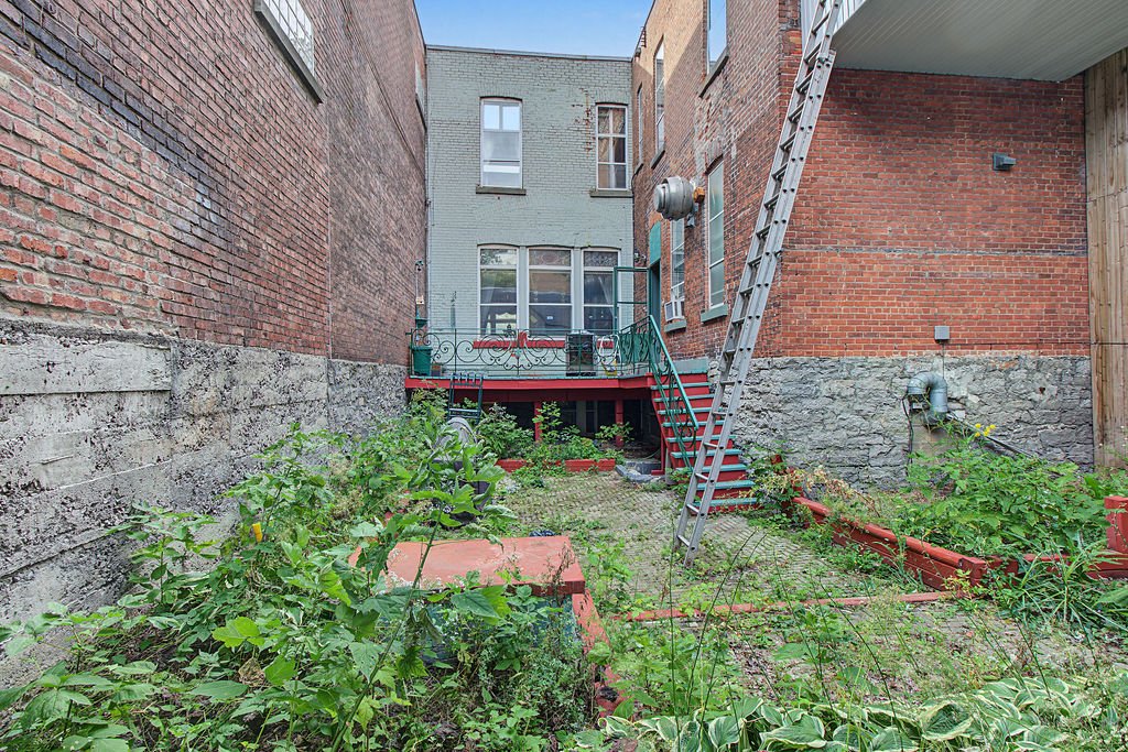 Cour – 920Z-922Z, Rue Cherrier