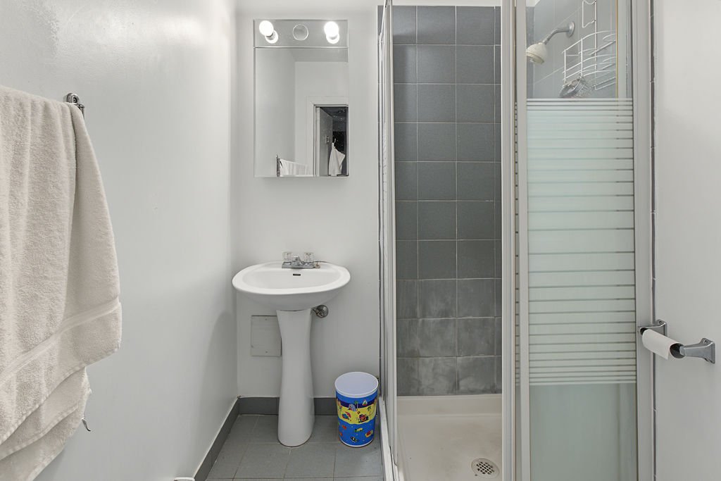 Salle de bains – 920Z-922Z, Rue Cherrier