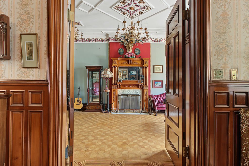 Salon – 920Z-922Z, Rue Cherrier