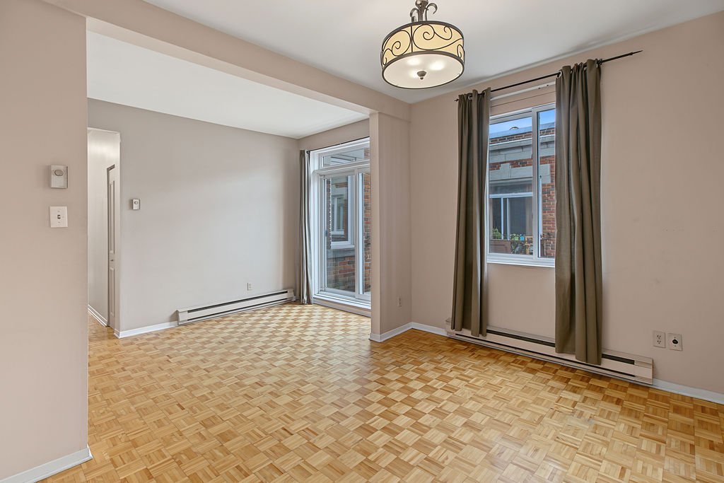 Family room – 3611, Boul. Décarie, apt. 300