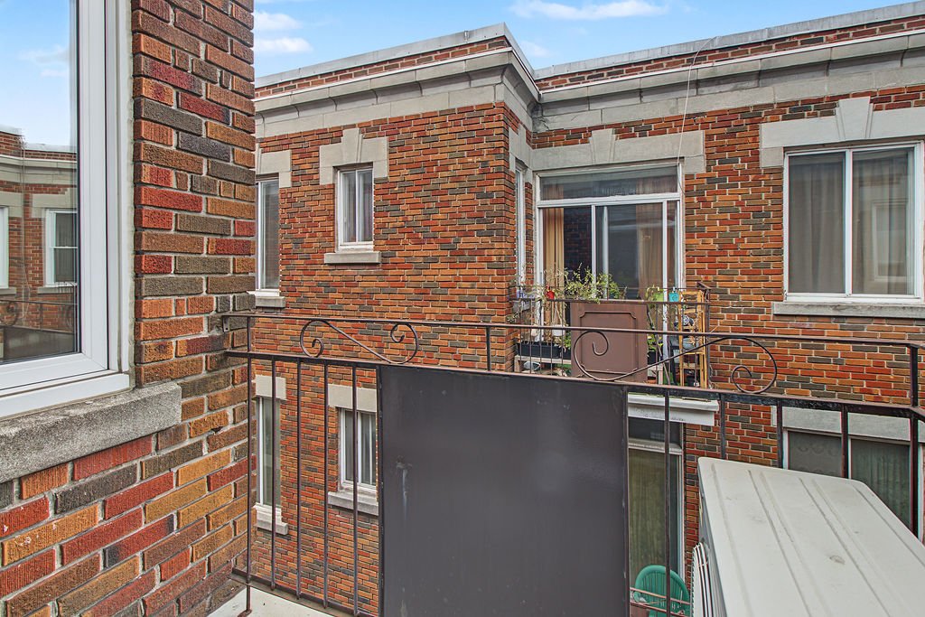 Balcony – 3611, Boul. Décarie, apt. 300
