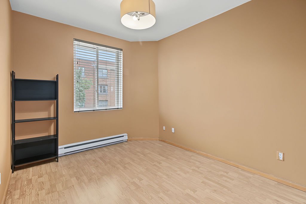 Bedroom – 3611, Boul. Décarie, apt. 300