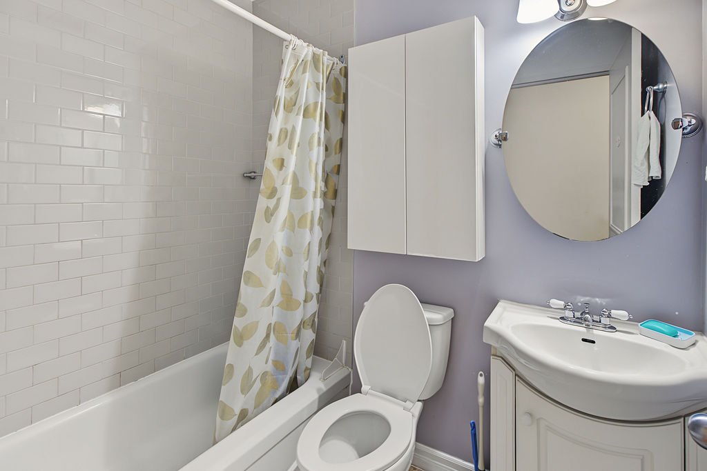 Bathroom – 3611, Boul. Décarie, apt. 300