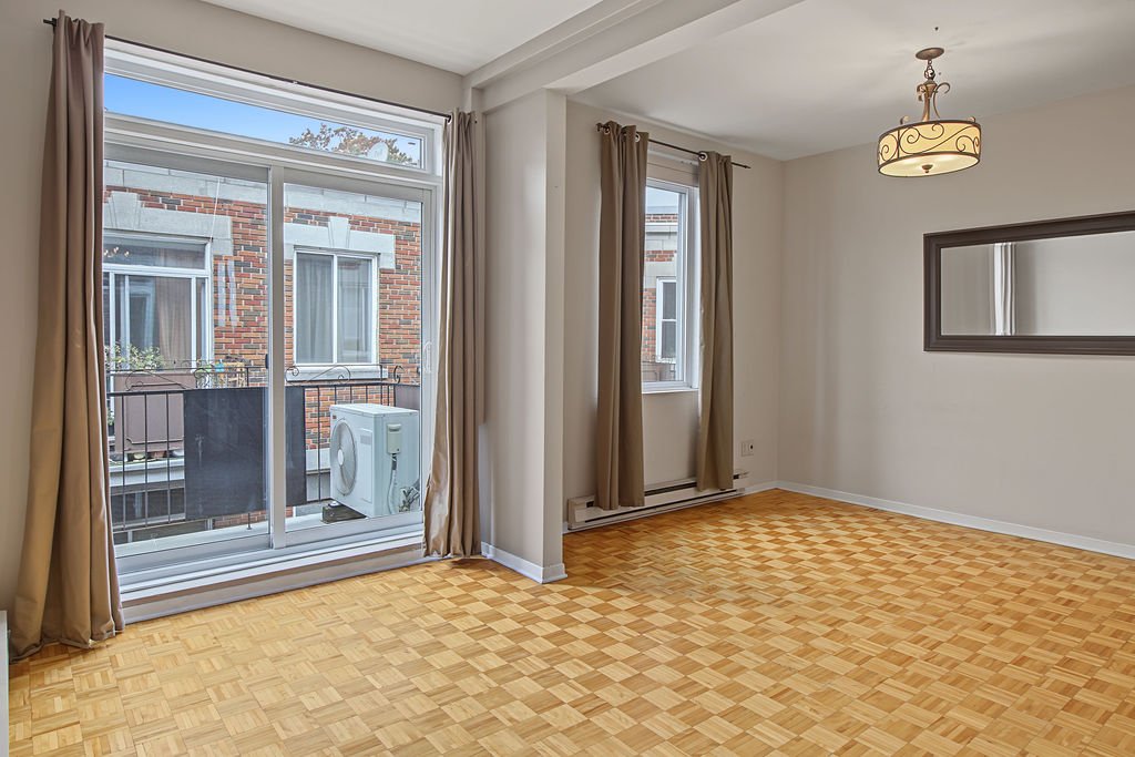 Family room – 3611, Boul. Décarie, apt. 300