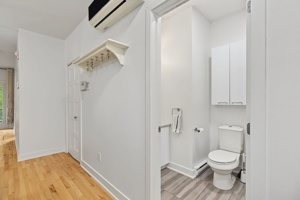Passageway – 4751, Rue St-Ambroise, apt. 104