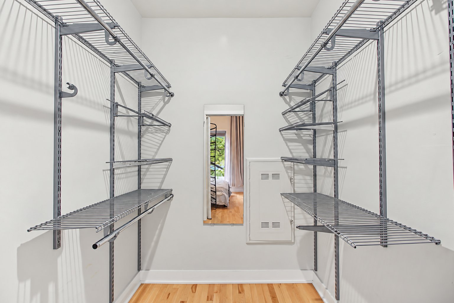 Walk-in closet – 4751, Rue St-Ambroise, apt. 104