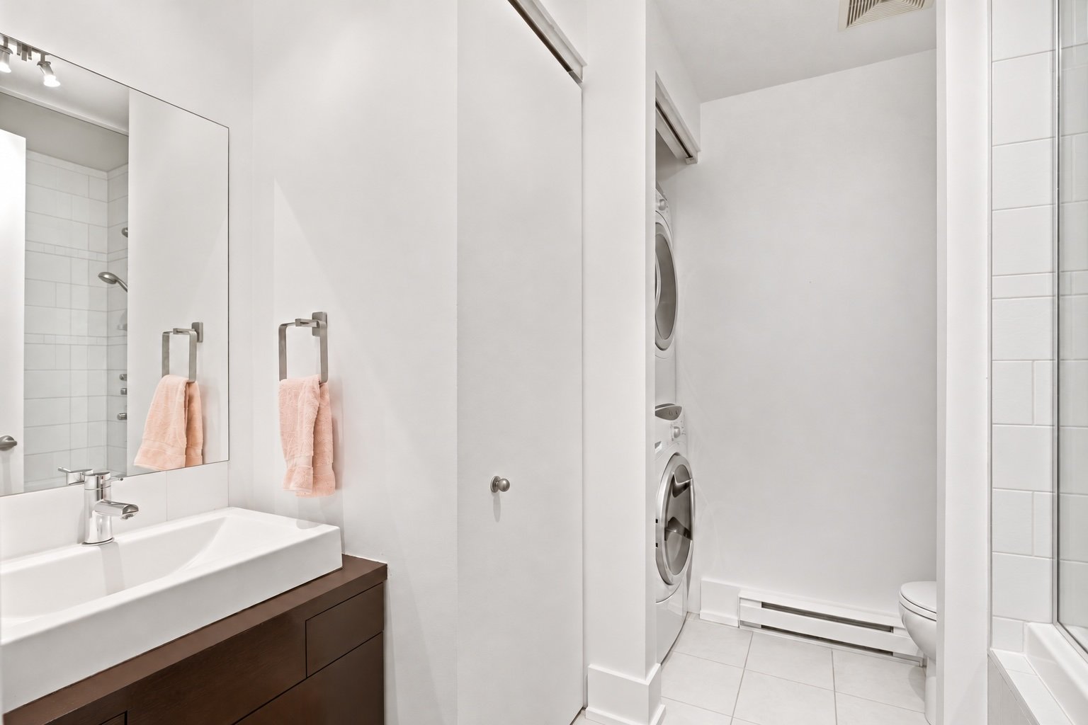 Bathroom – 1901, Rue Richardson, apt. 101