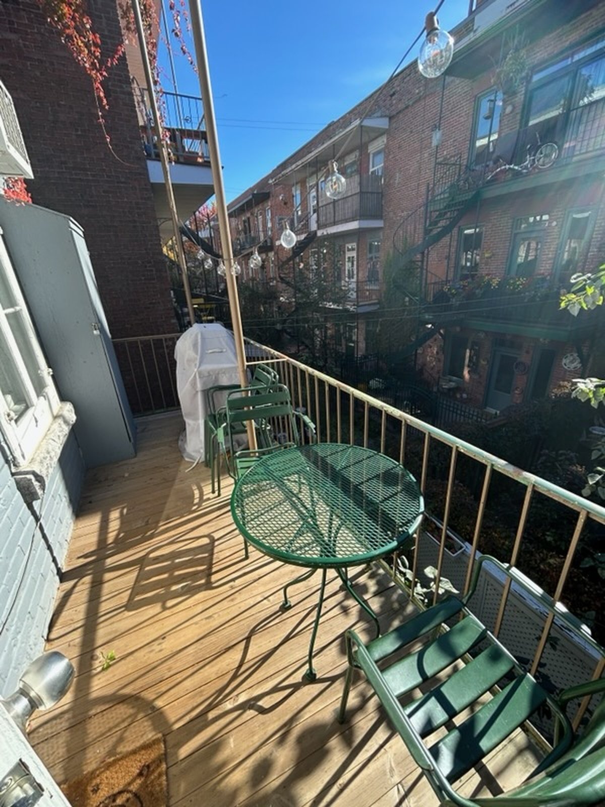 Balcony – 4386, Av. De Chateaubriand