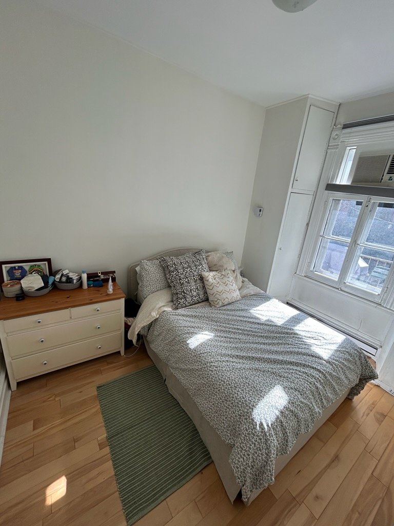 Primary bedroom – 4386, Av. De Chateaubriand