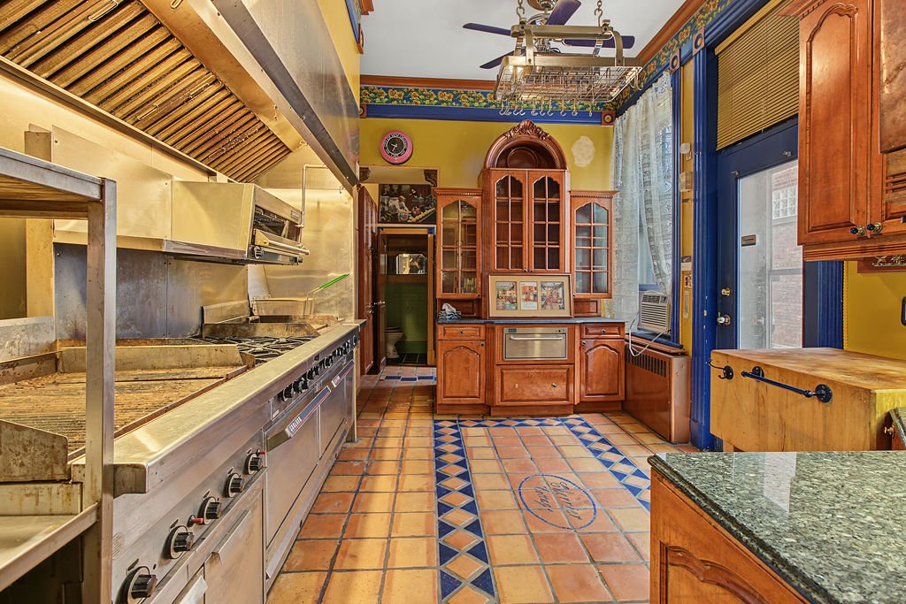 Kitchen – 920-922, Rue Cherrier