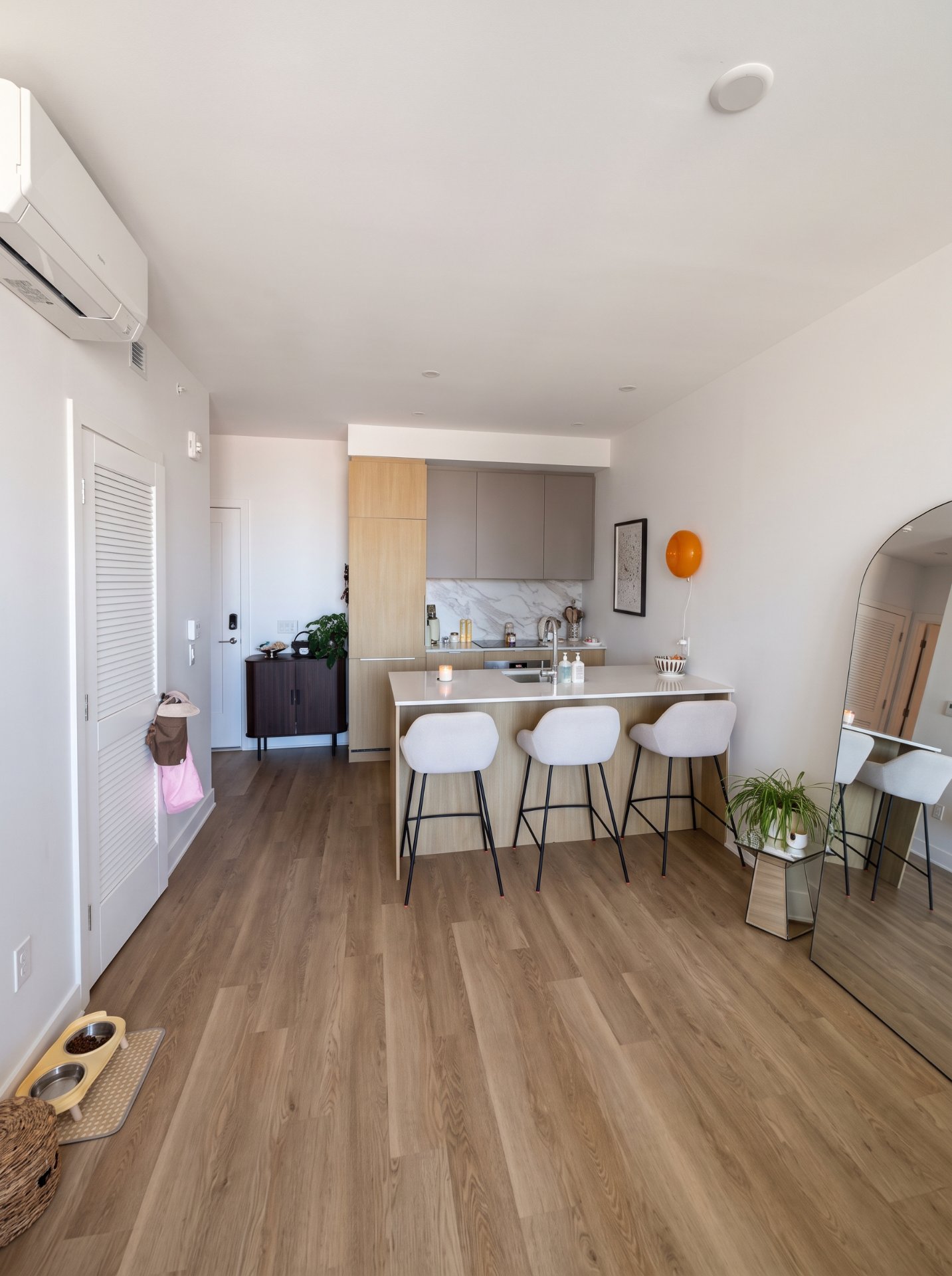 1-bedroom condo for rent, Rue St-Antoine O., Centre — photo 2
