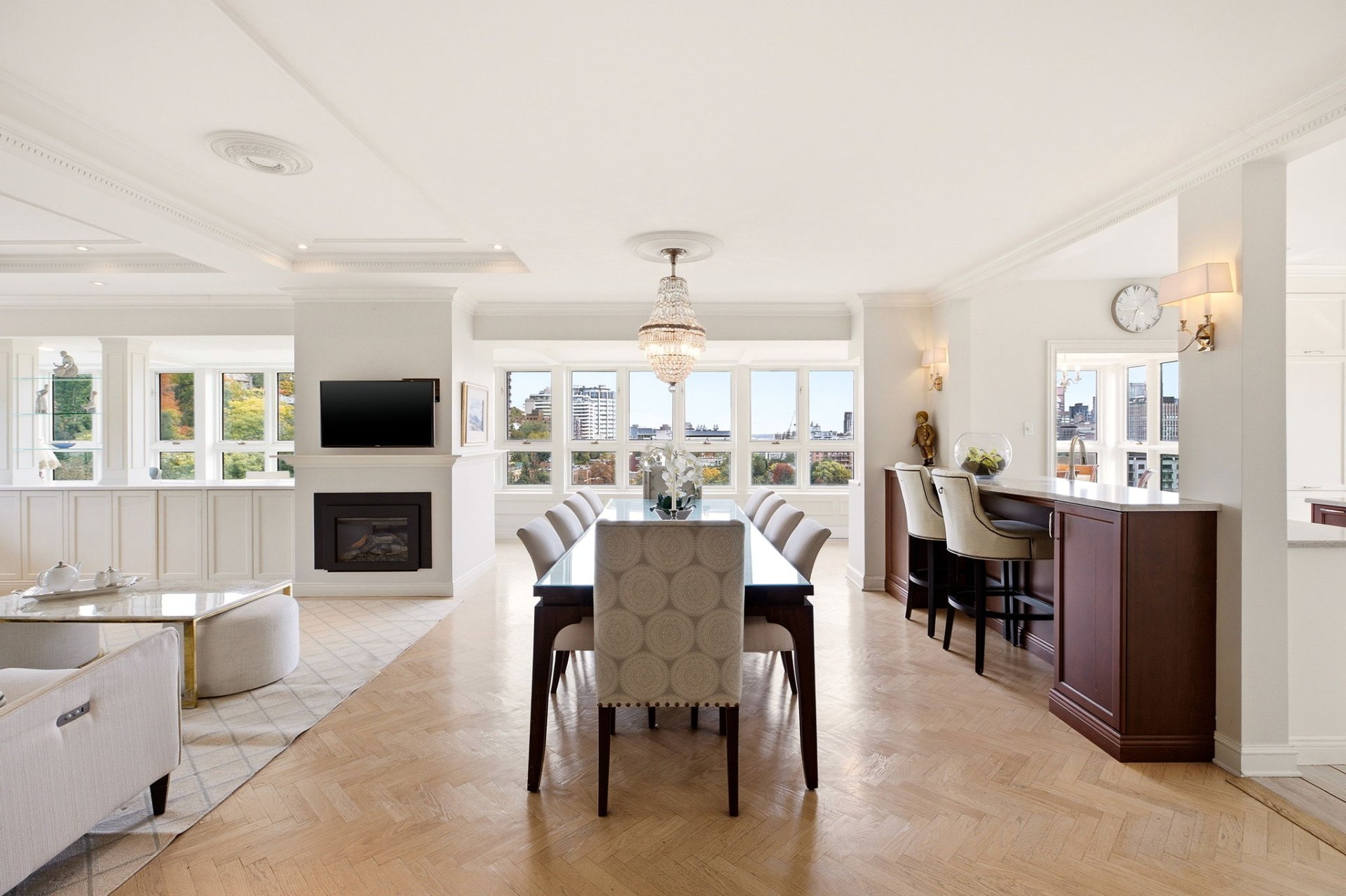 Dining room – 1515, Av. du Docteur-Penfield, apt. 1005