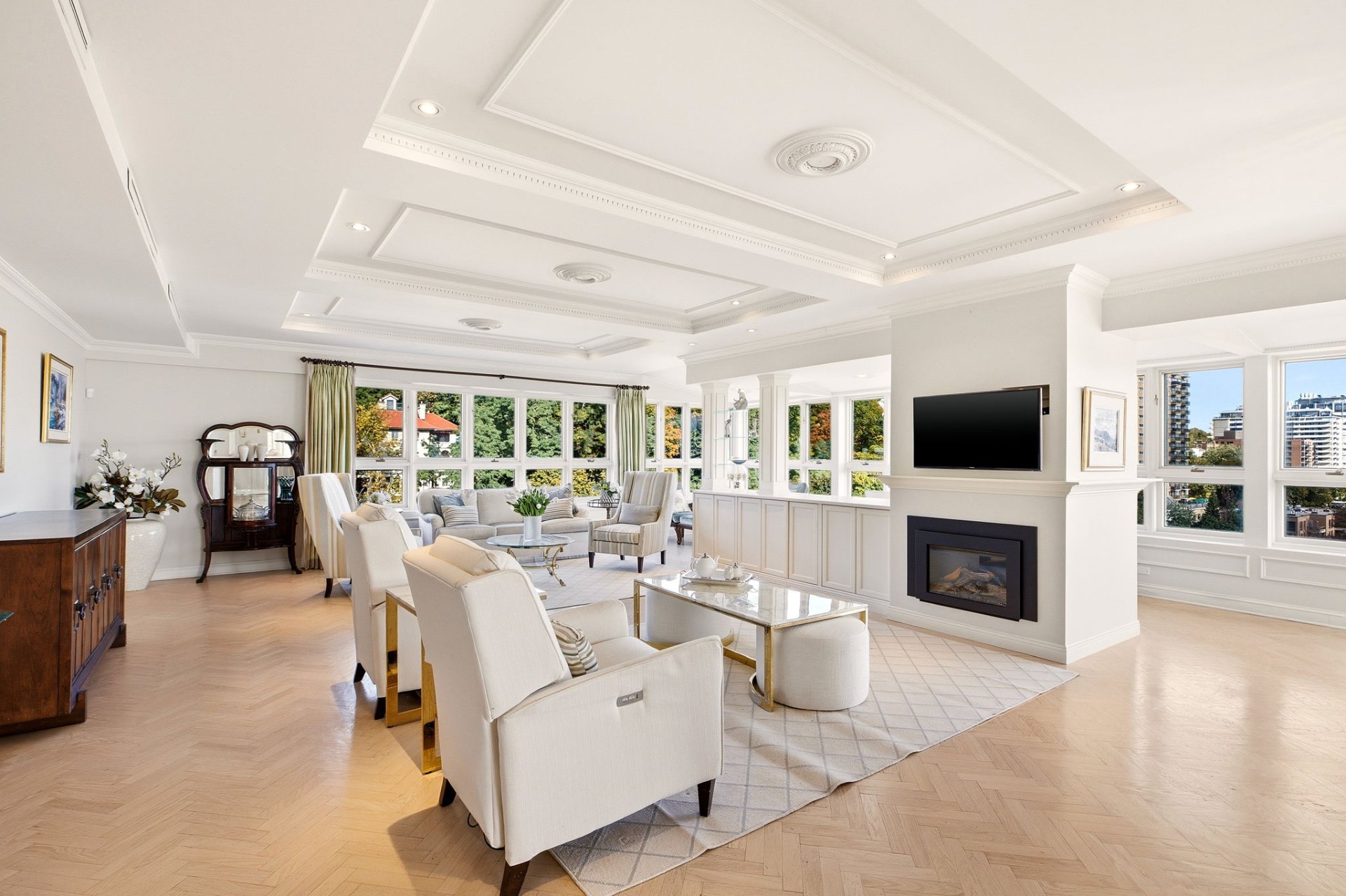 Living room – 1515, Av. du Docteur-Penfield, apt. 1005
