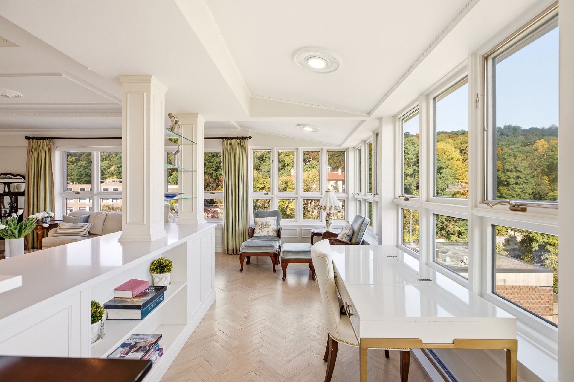 Living room – 1515, Av. du Docteur-Penfield, apt. 1005