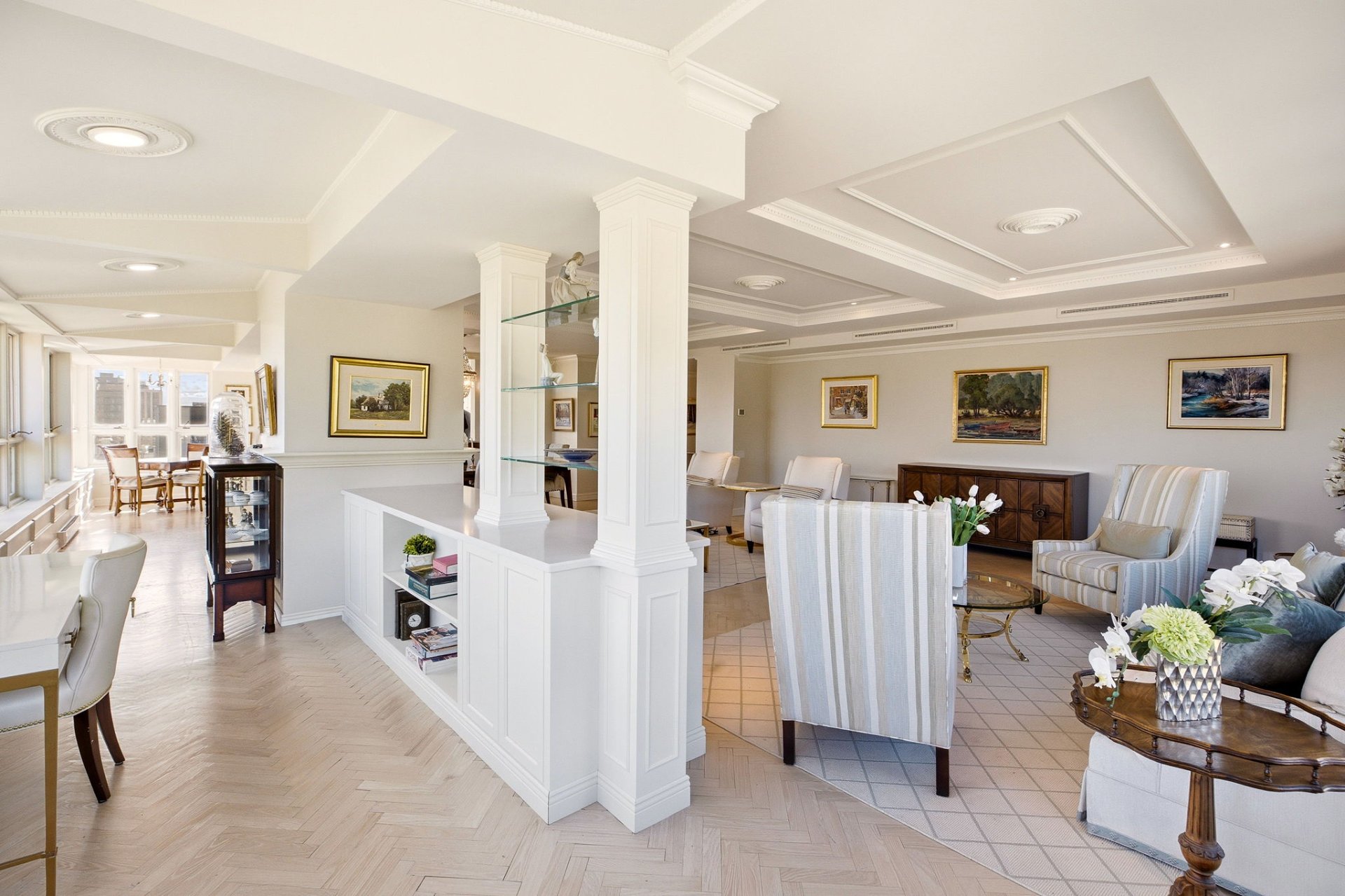 Living room – 1515, Av. du Docteur-Penfield, apt. 1005