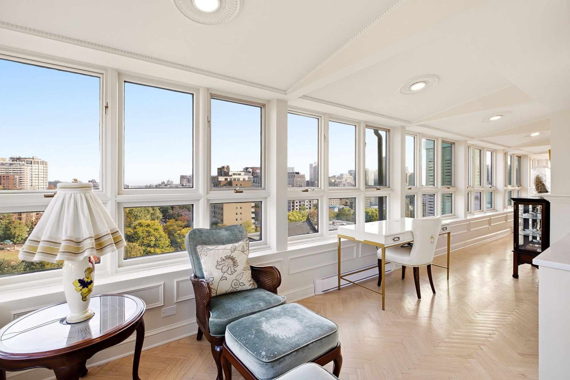 Living room – 1515, Av. du Docteur-Penfield, apt. 1005