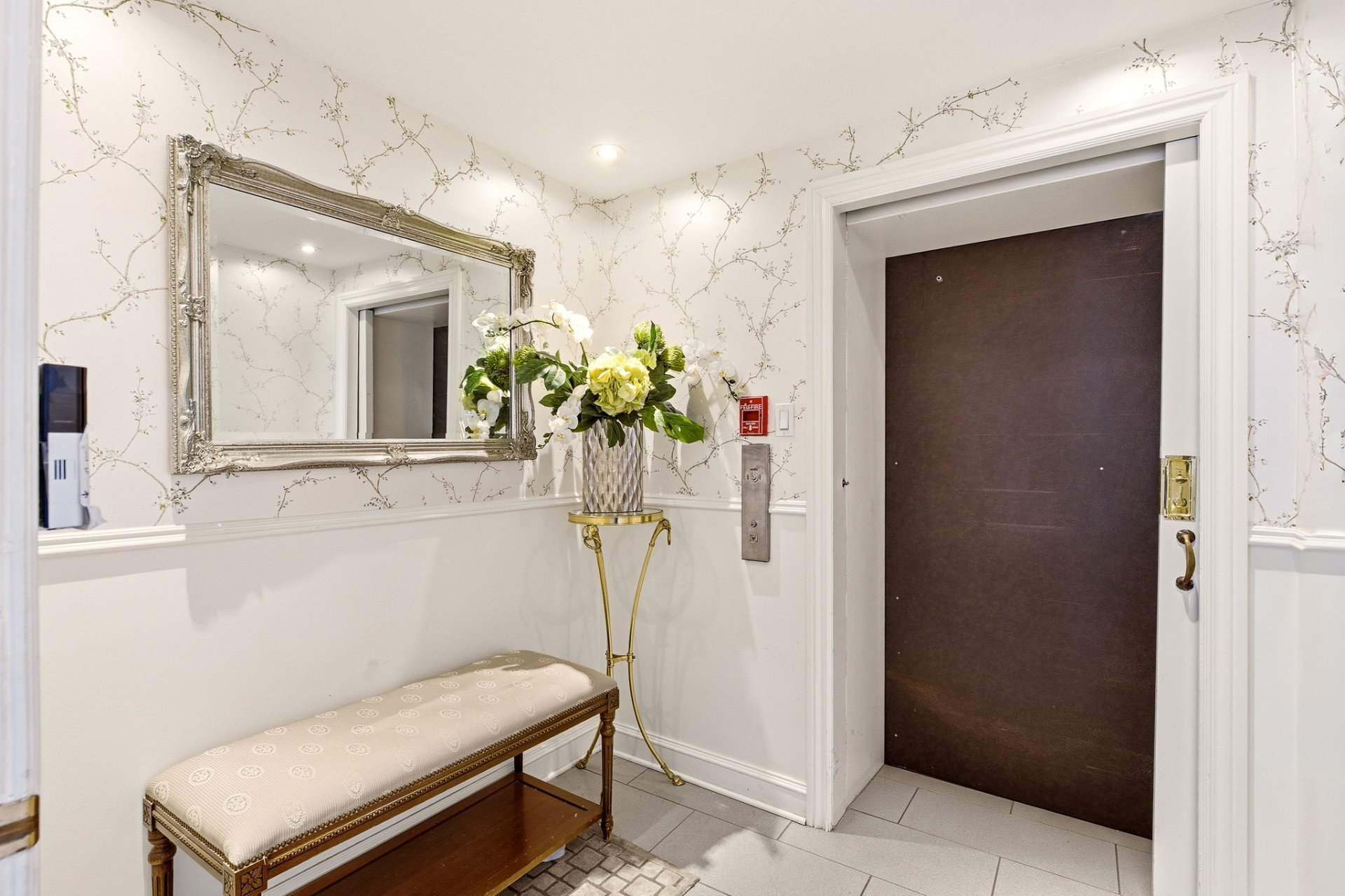 Hall – 1515, Av. du Docteur-Penfield, apt. 1005