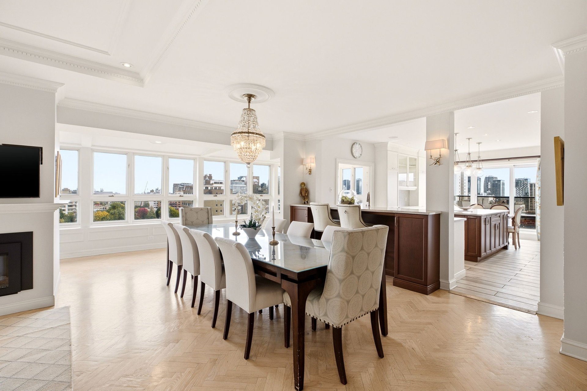 Dining room – 1515, Av. du Docteur-Penfield, apt. 1005