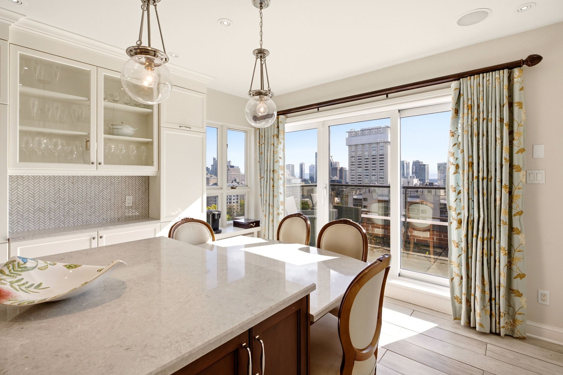 Kitchen – 1515, Av. du Docteur-Penfield, apt. 1005