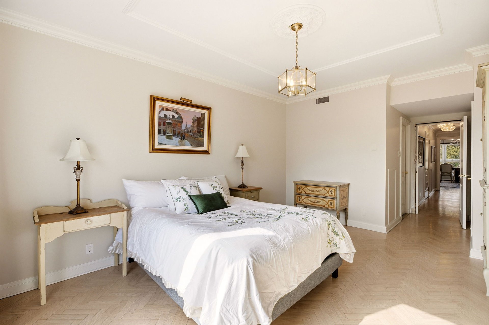 Primary bedroom – 1515, Av. du Docteur-Penfield, apt. 1005