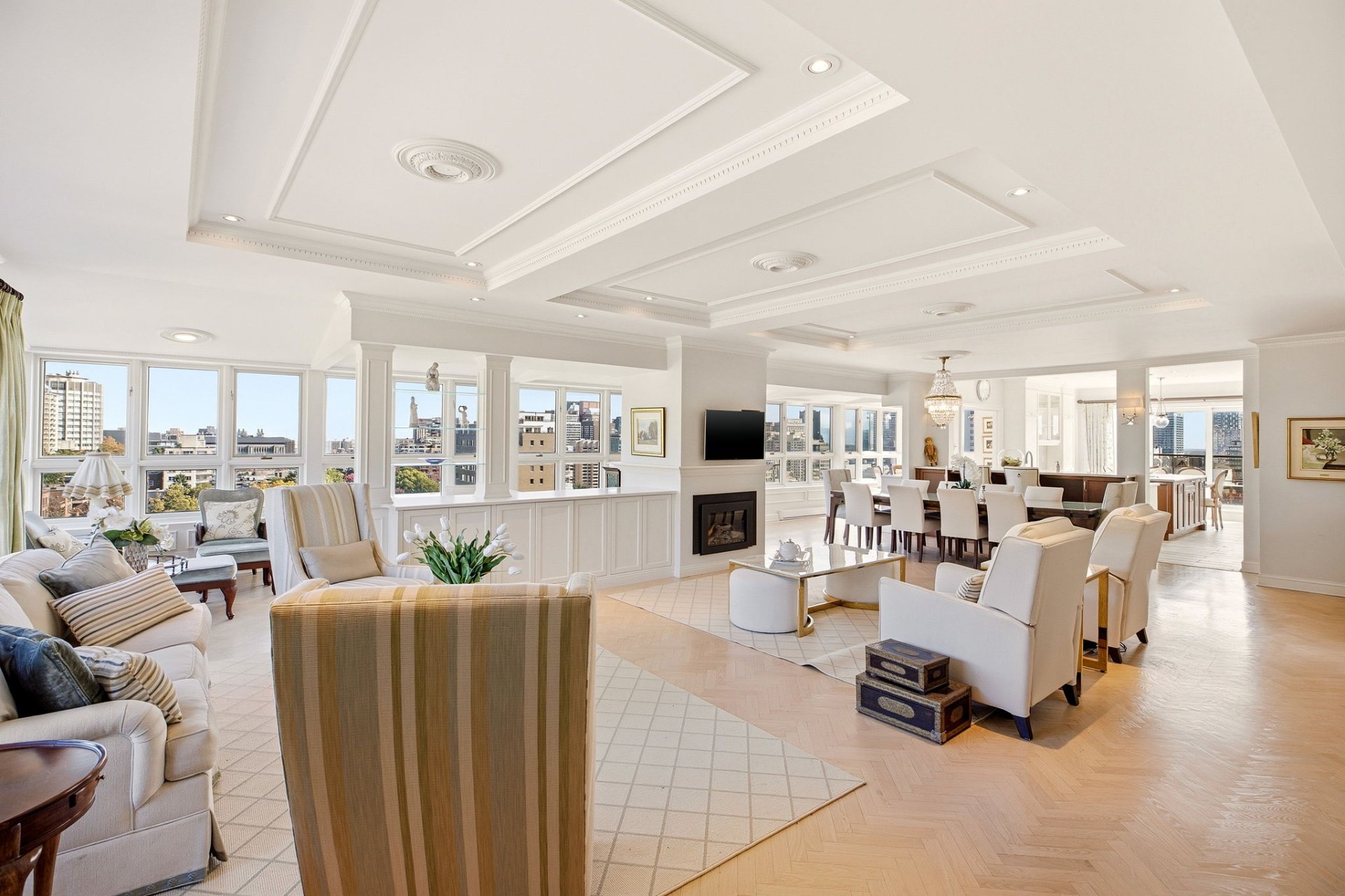 Living room – 1515, Av. du Docteur-Penfield, apt. 1005