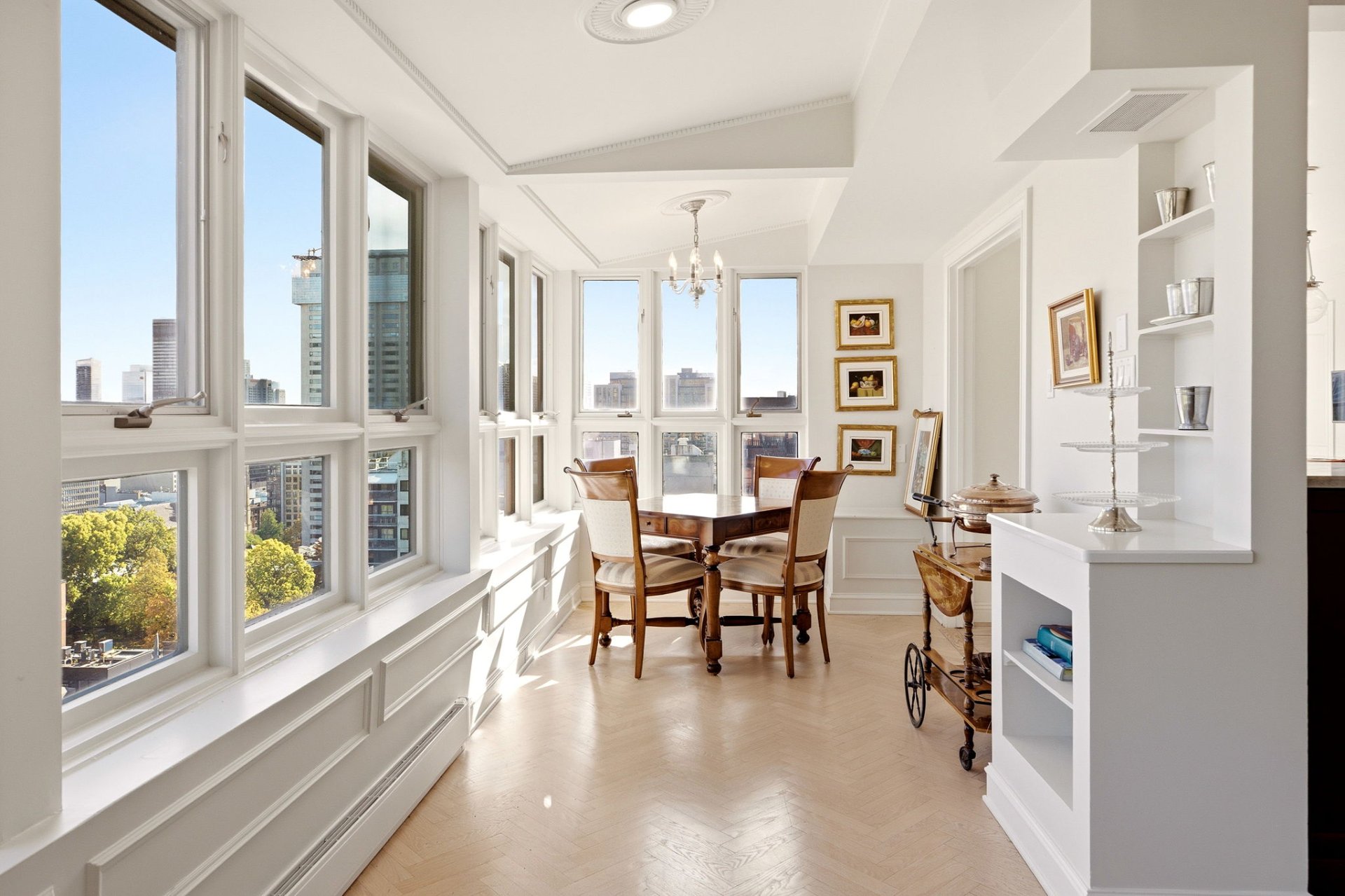 Dinette – 1515, Av. du Docteur-Penfield, apt. 1005