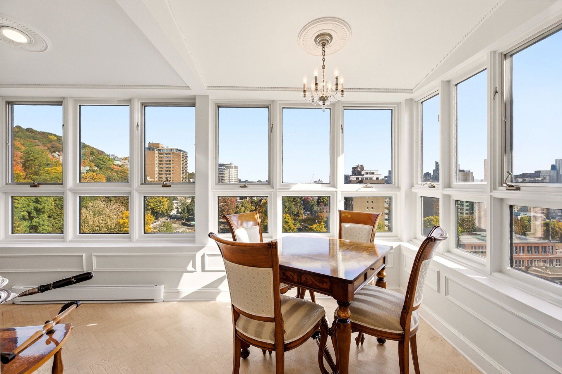 Dinette – 1515, Av. du Docteur-Penfield, apt. 1005