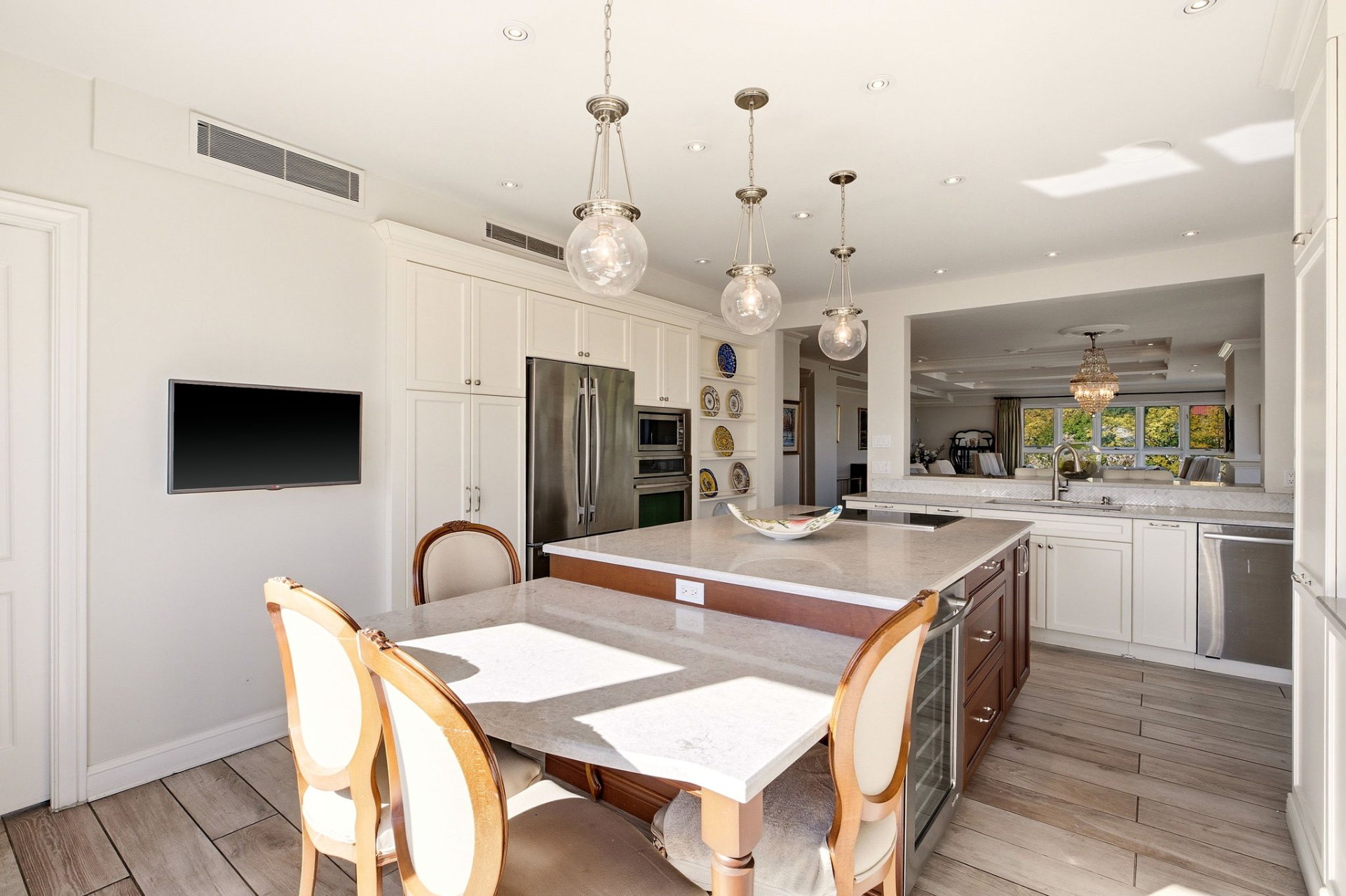 Kitchen – 1515, Av. du Docteur-Penfield, apt. 1005