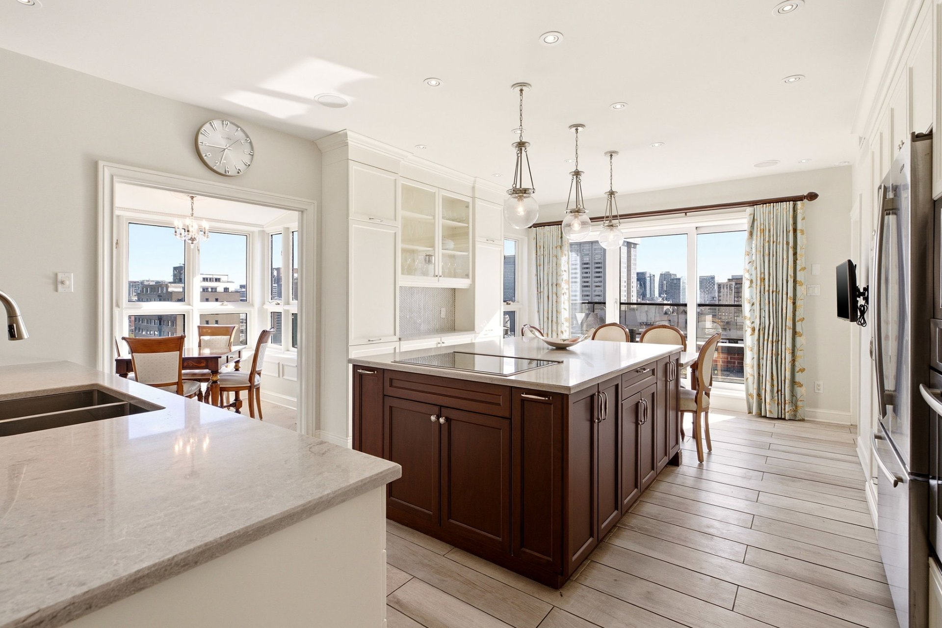 Kitchen – 1515, Av. du Docteur-Penfield, apt. 1005