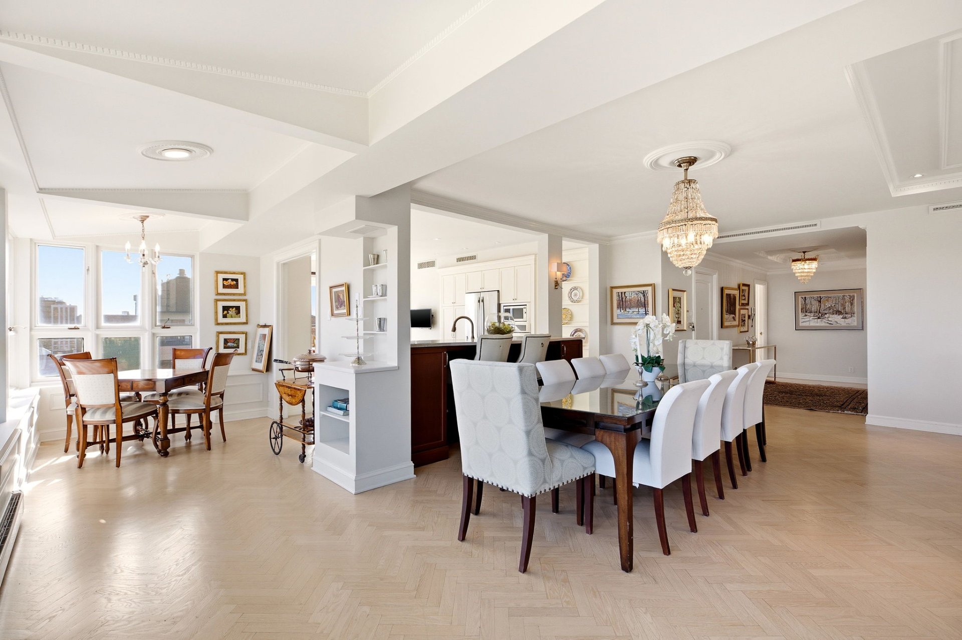 Dining room – 1515, Av. du Docteur-Penfield, apt. 1005