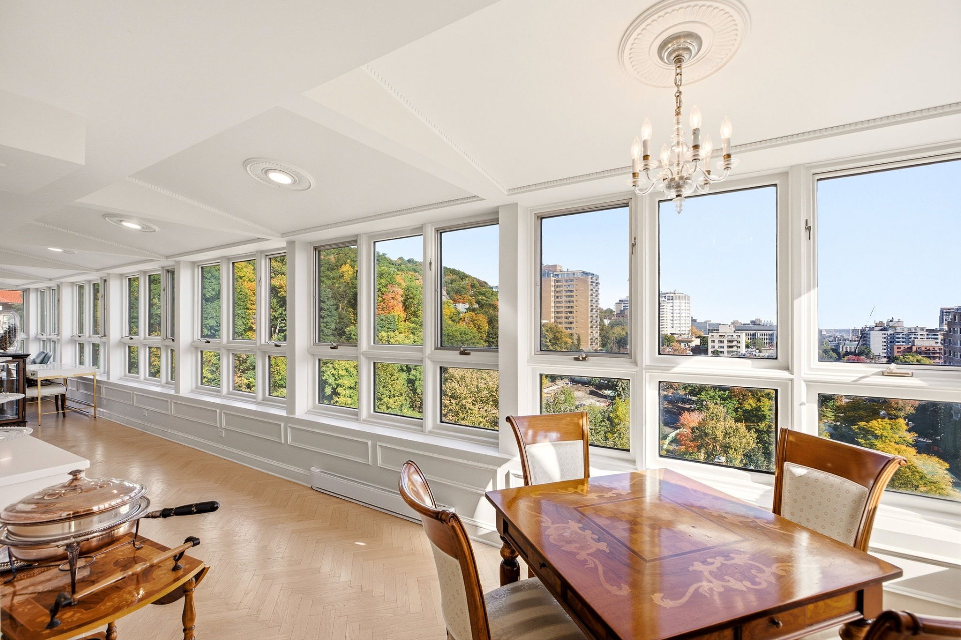 Dinette – 1515, Av. du Docteur-Penfield, apt. 1005
