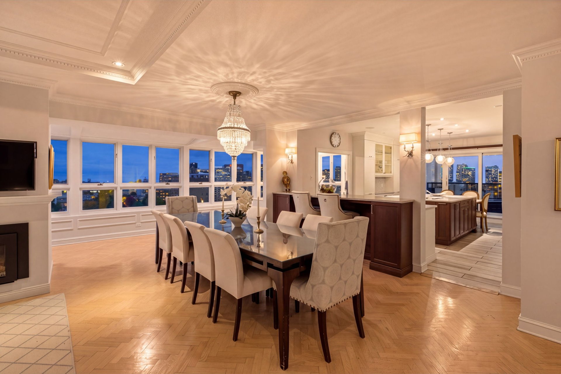 Dining room – 1515, Av. du Docteur-Penfield, apt. 1005