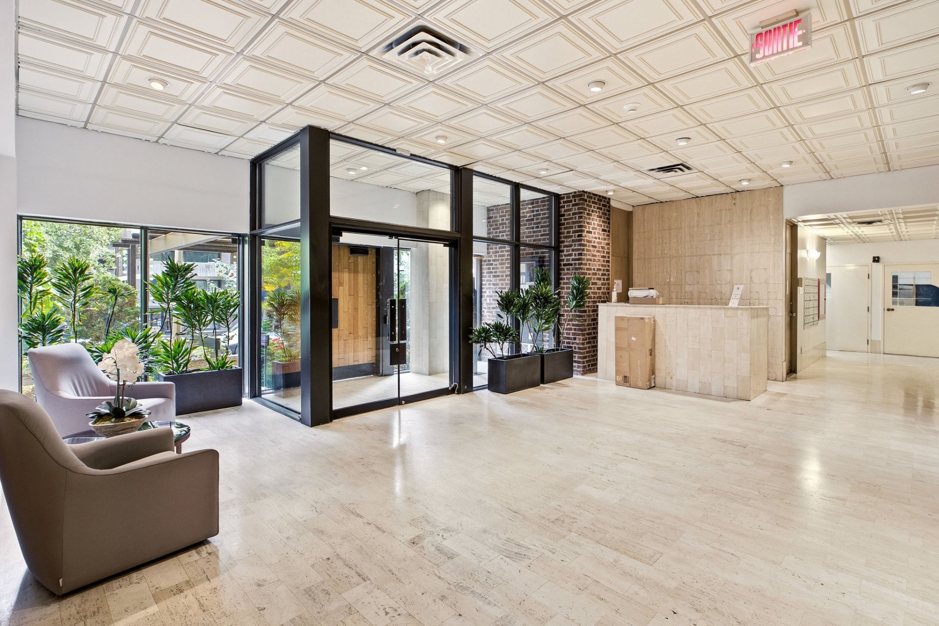 Common room – 1515, Av. du Docteur-Penfield, apt. 1005