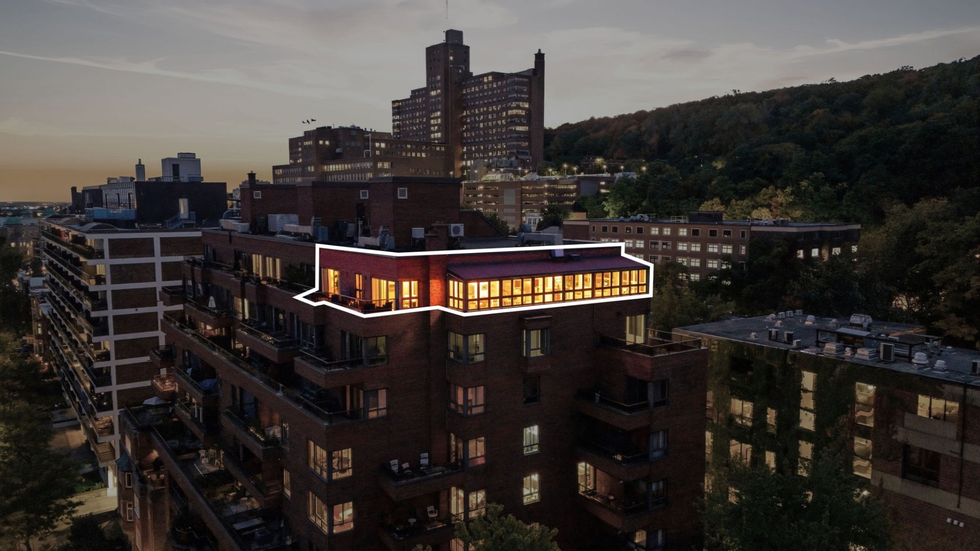 Aerial photo – 1515, Av. du Docteur-Penfield, apt. 1005