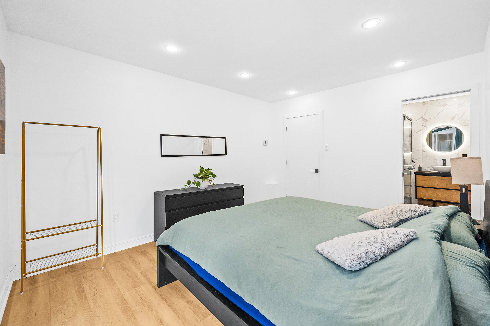 Primary bedroom – 1010, Rue Ste-Marguerite, apt. 1