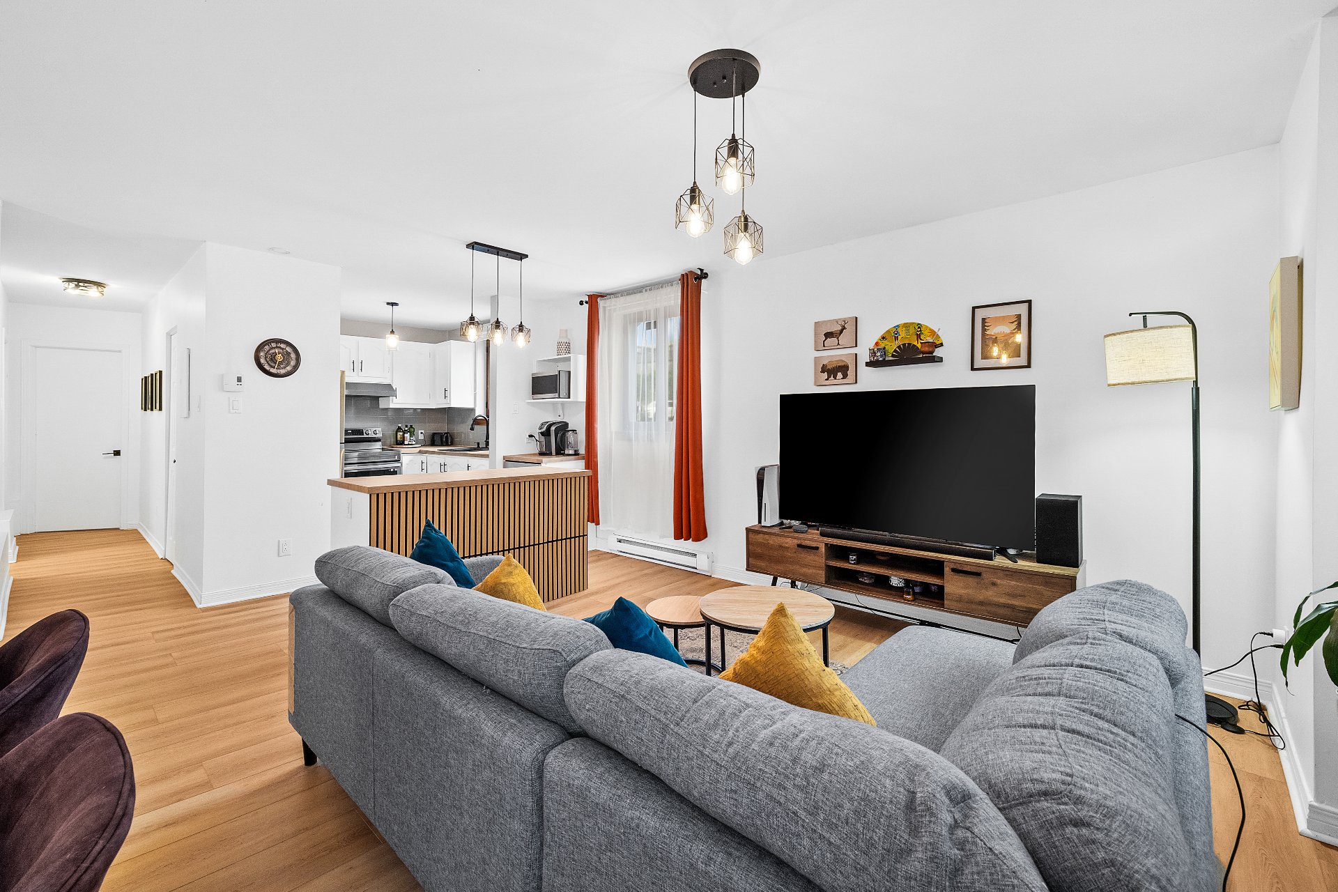 Living room – 1010, Rue Ste-Marguerite, apt. 1