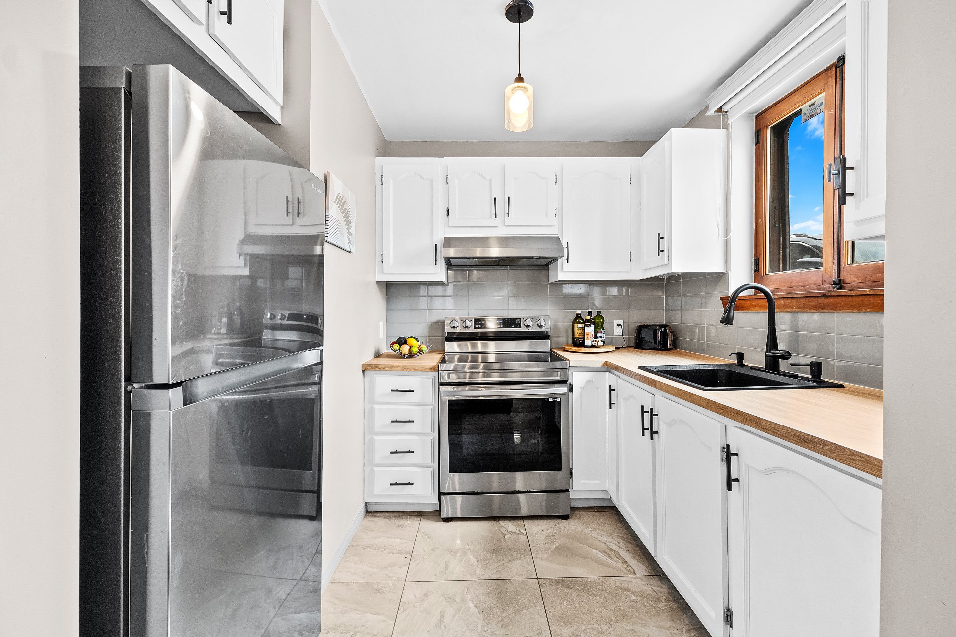 Kitchen – 1010, Rue Ste-Marguerite, apt. 1