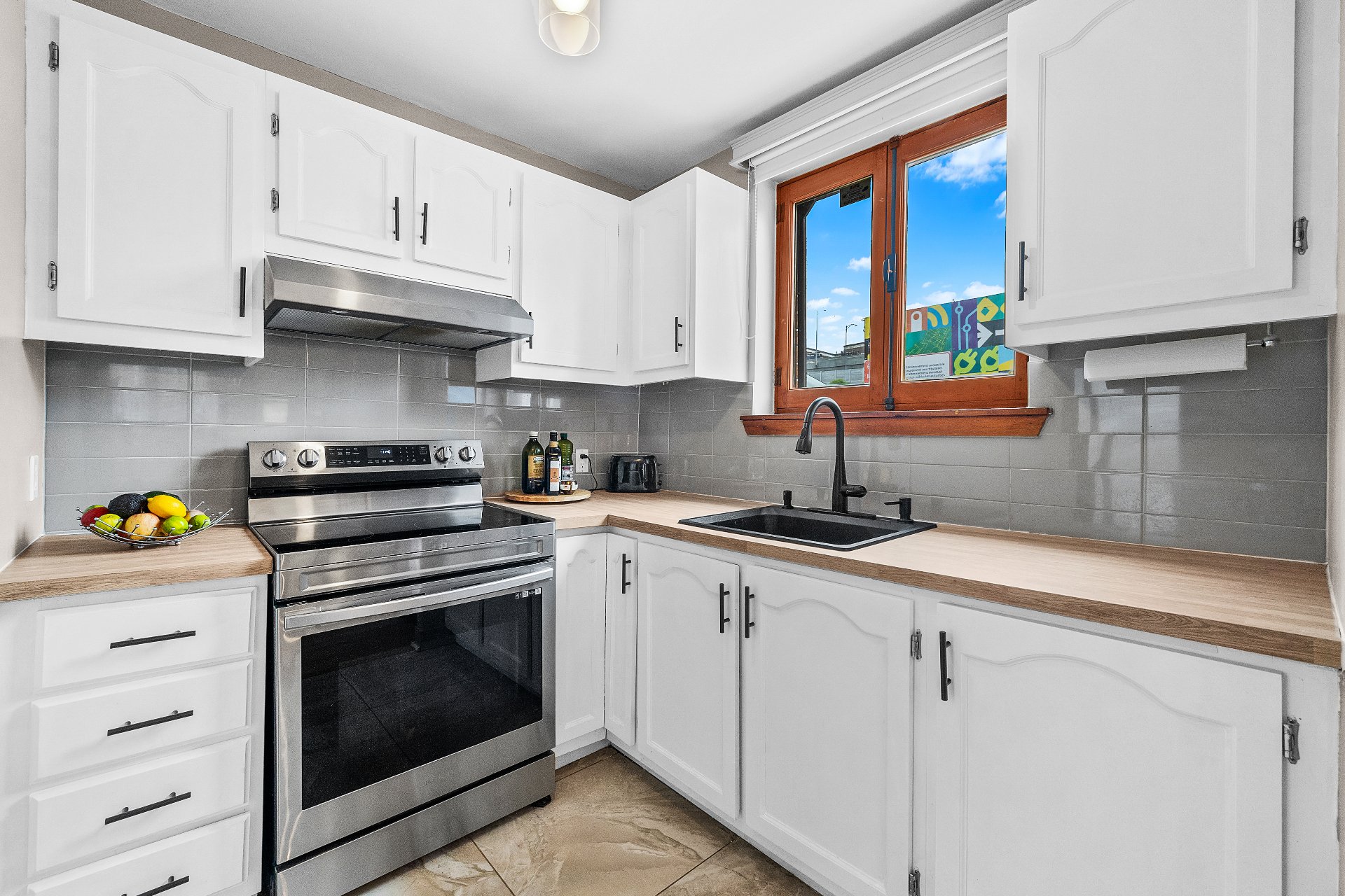 Kitchen – 1010, Rue Ste-Marguerite, apt. 1