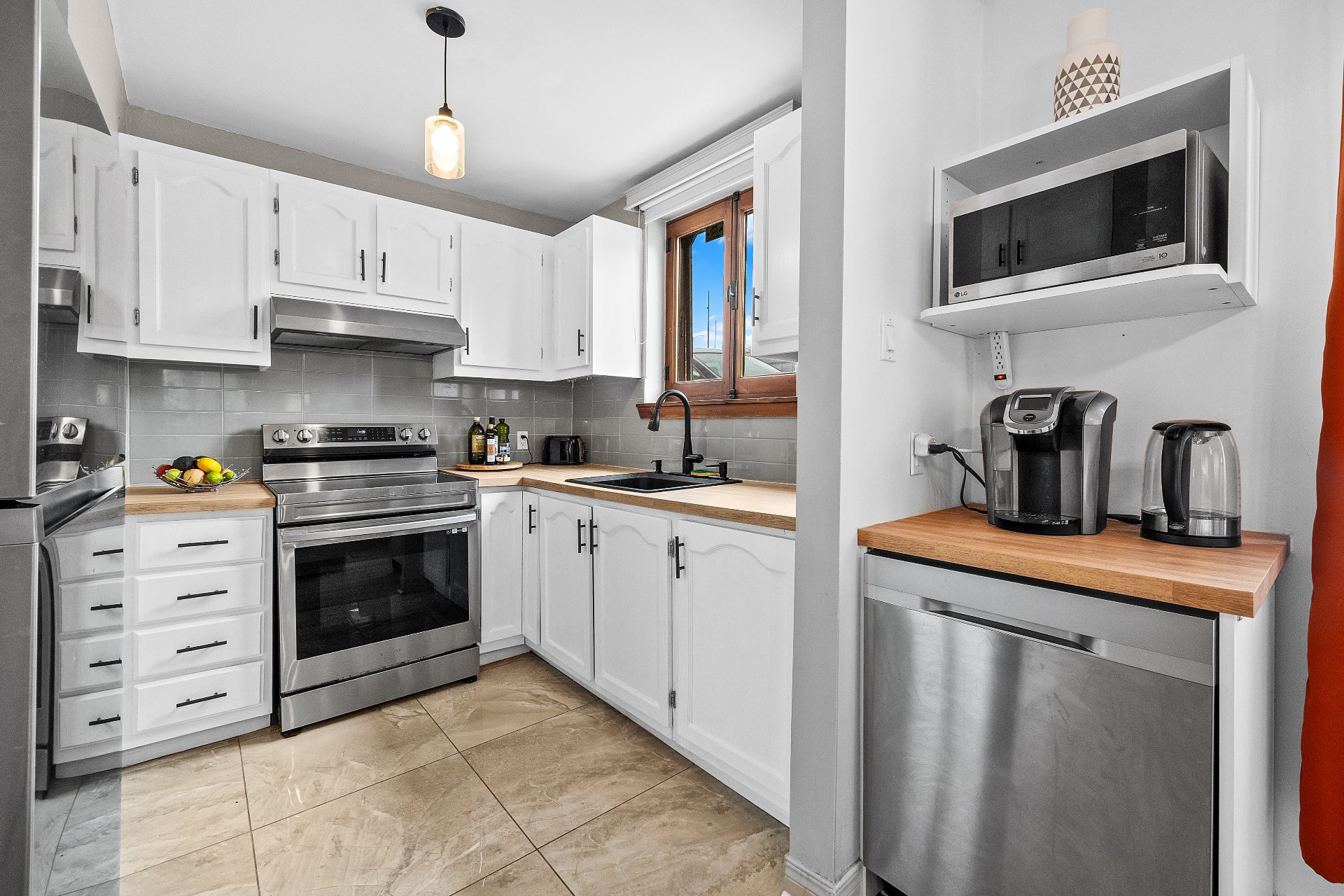 Kitchen – 1010, Rue Ste-Marguerite, apt. 1