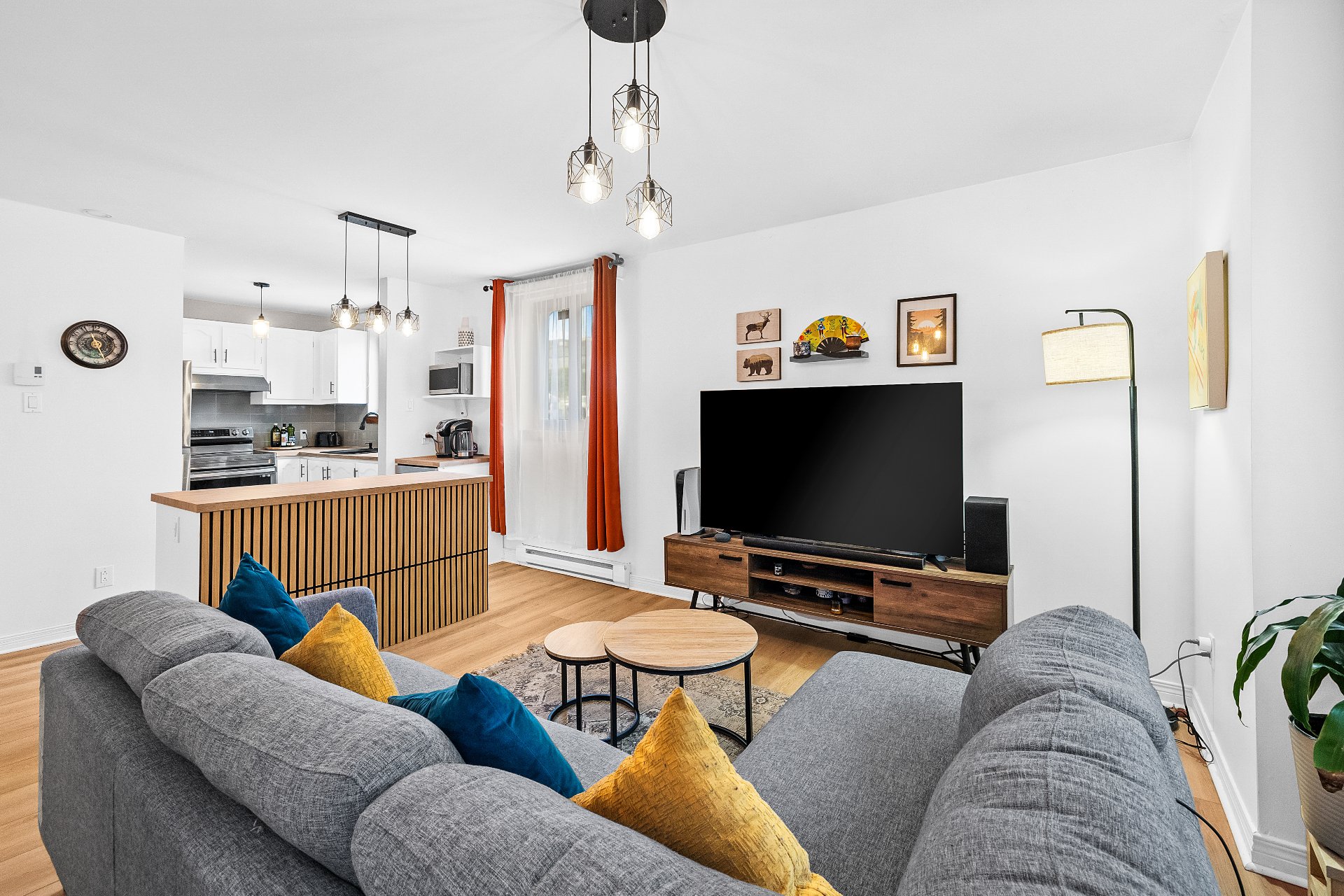 Living room – 1010, Rue Ste-Marguerite, apt. 1