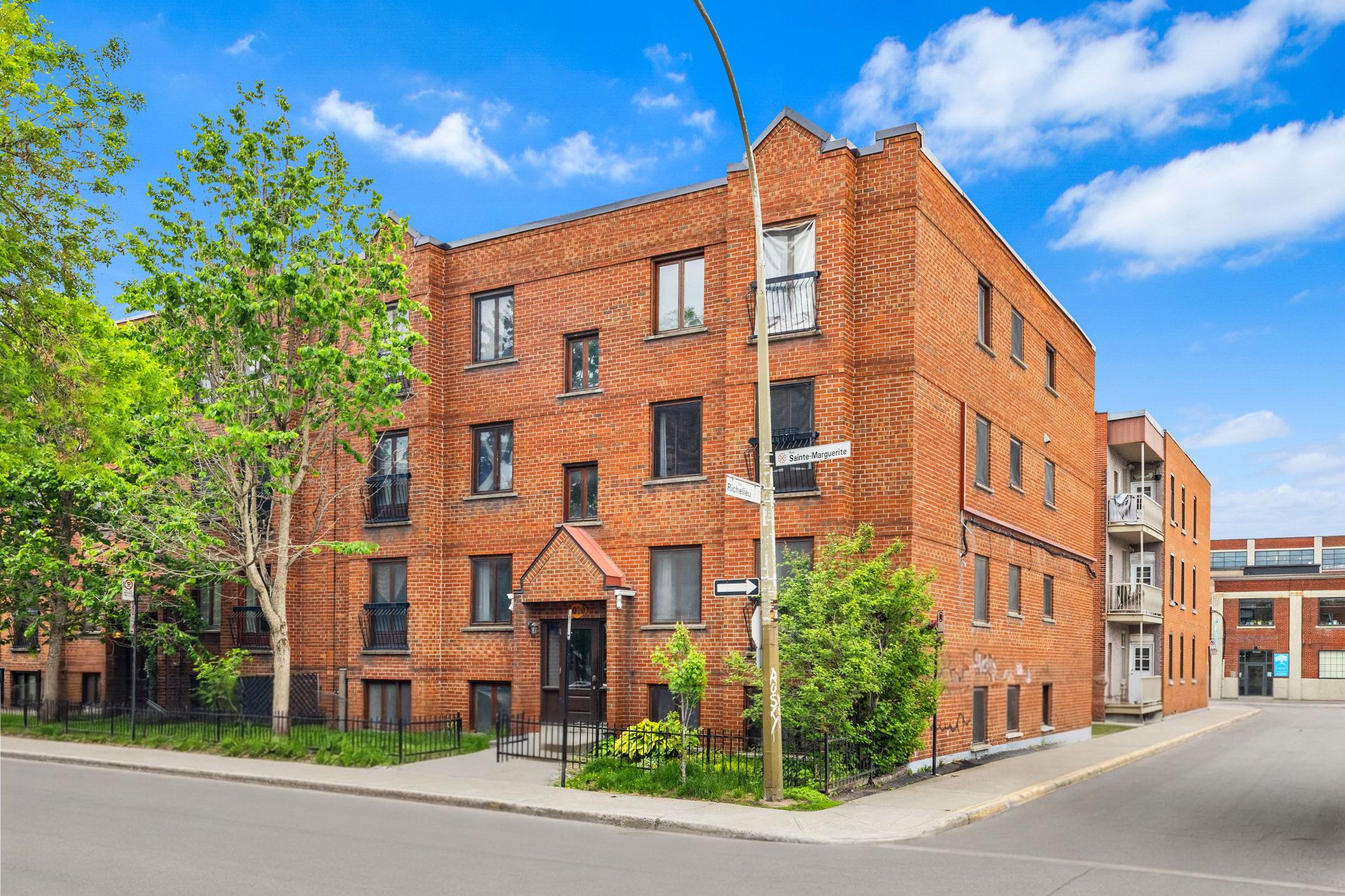 Frontage – 1010, Rue Ste-Marguerite, apt. 1
